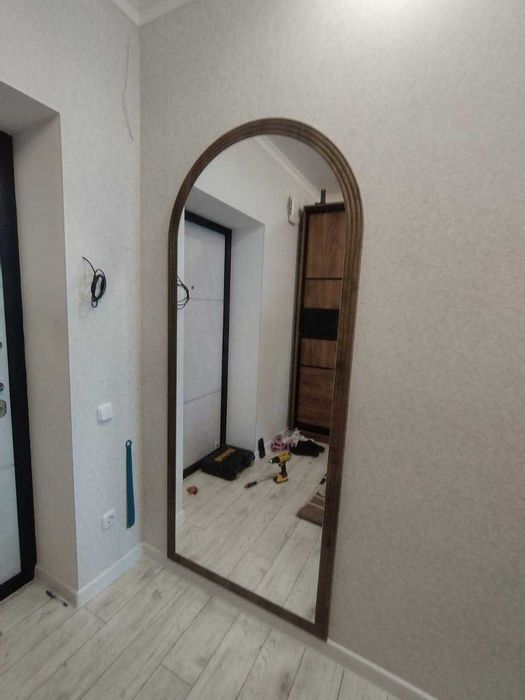 Зеркало настенное в рамке