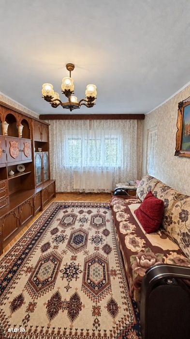 Apartament spatios cu 3 camere, 55 mp utili, etaj 3 - zona Lipovei