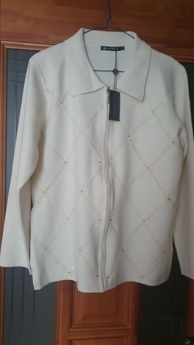 Продаю туфли и одежду, брюки, береты