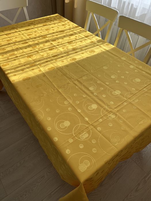Новая яркая скатерть