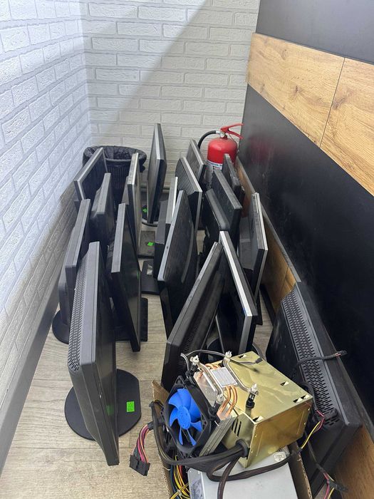 Мониторы отдам оптом