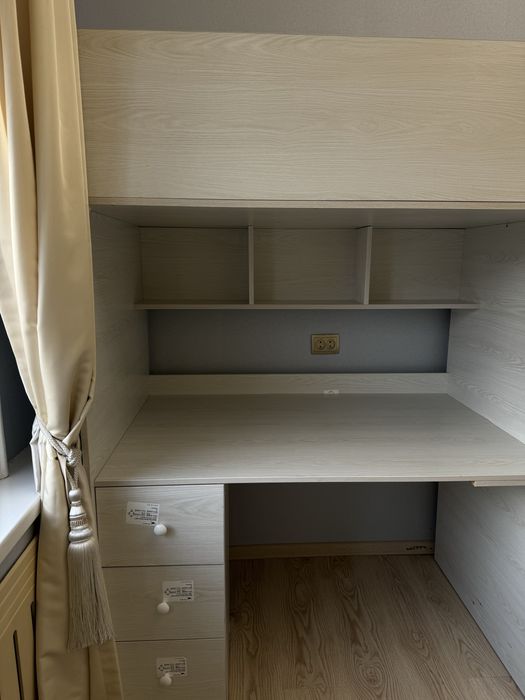 Продаётся детская кровать-чердак с системой хранения