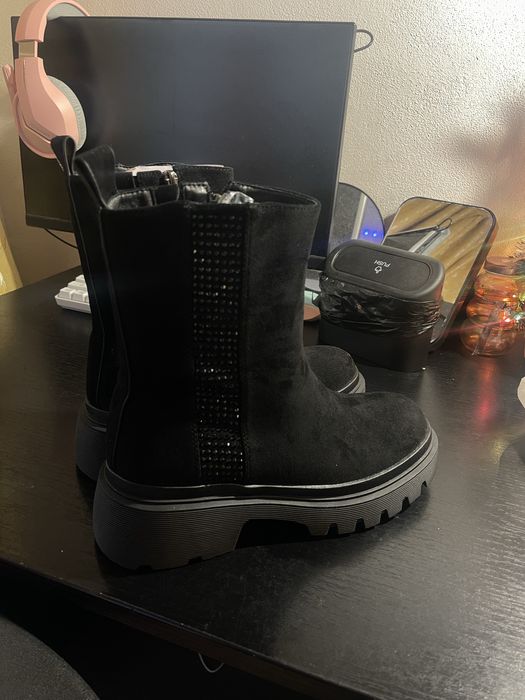 Botine din piele întoarsă