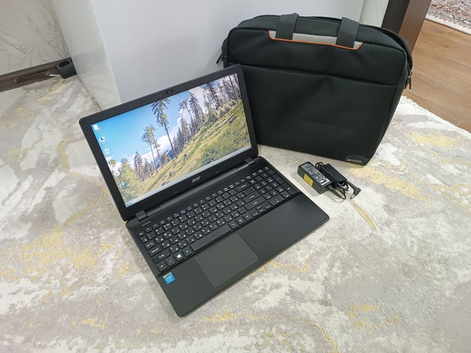Ноутбук Acer + Сумка и зарядное устройство.