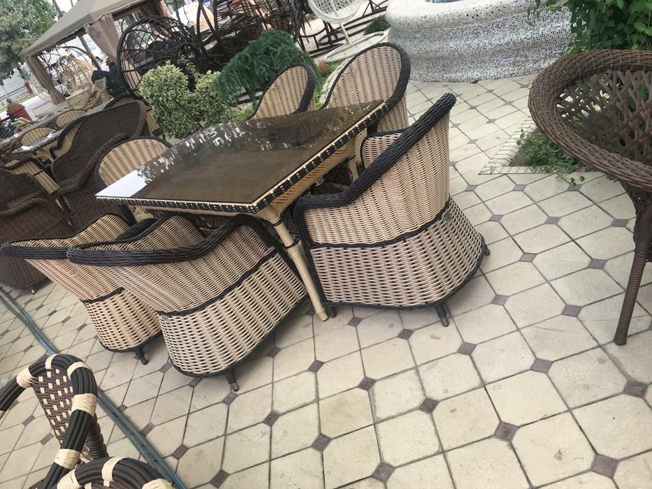 Ratan kachela va stol