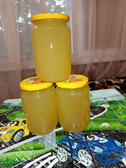 Продавам пресен пчелен мед