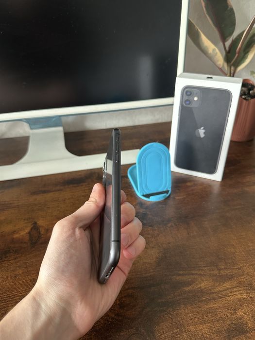 Продам Iphone 11 с коробкой айфон