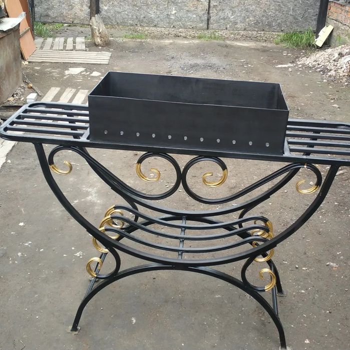 Продам мангал с элементами ковки удобный