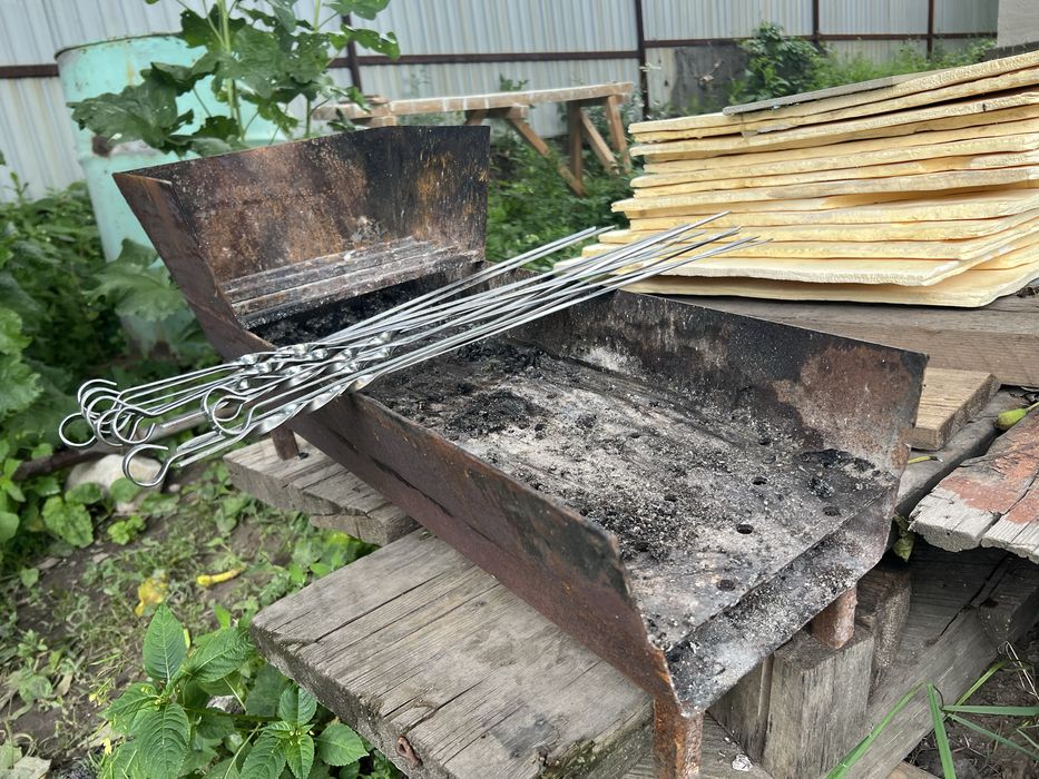 Мангал с шампурами