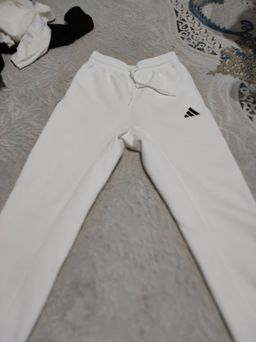 Продам трико и джинсы