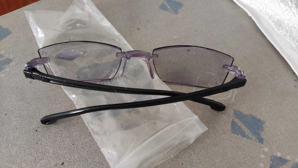 Бифокални очила нови