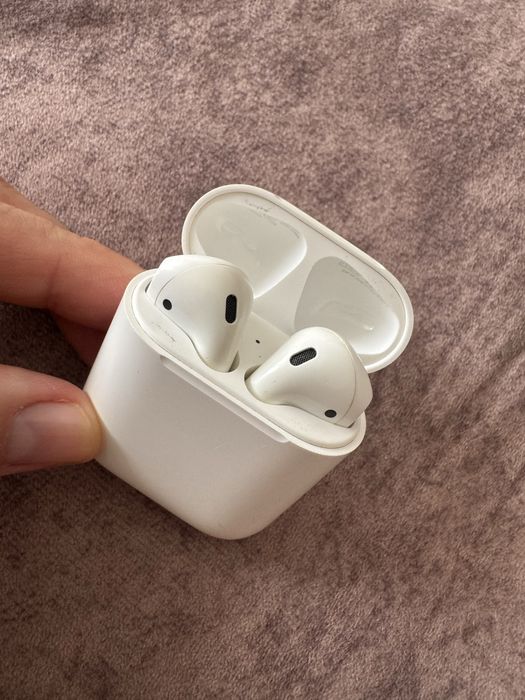 Apple AirPods (1st generation)