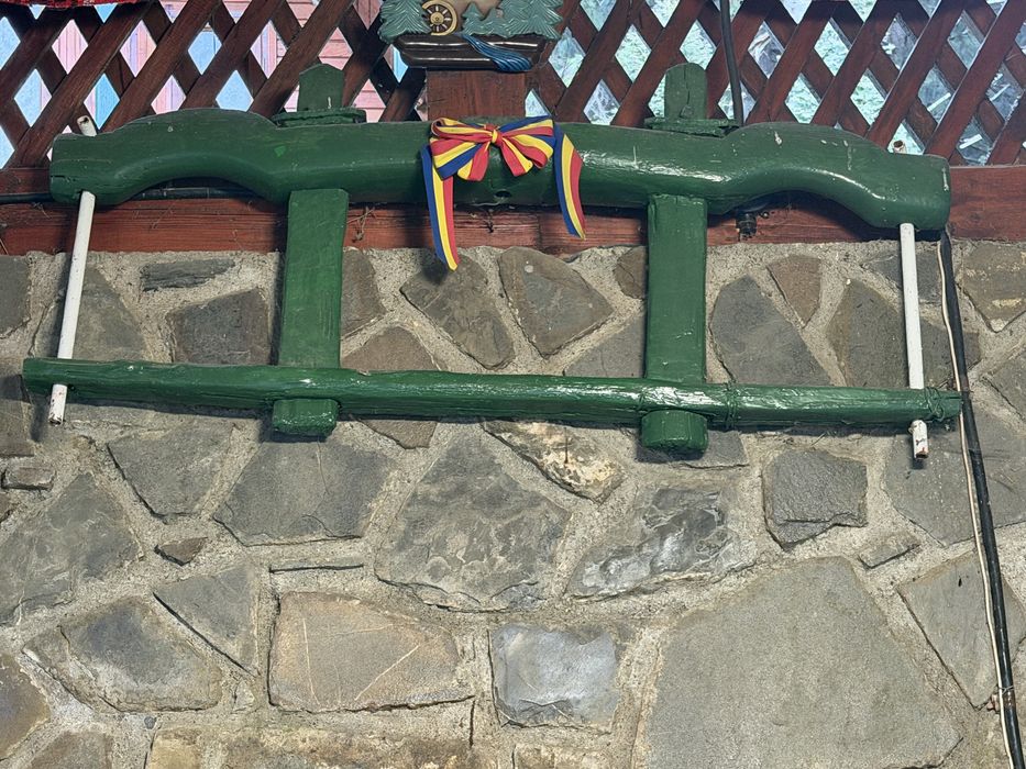 Decoratiune din lemn jug autentic foarte vechi