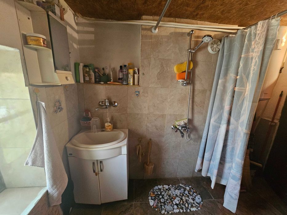 Продава се Къща в Радомир - 70 кв.м за 3143 €/кв.м - Снимка #17