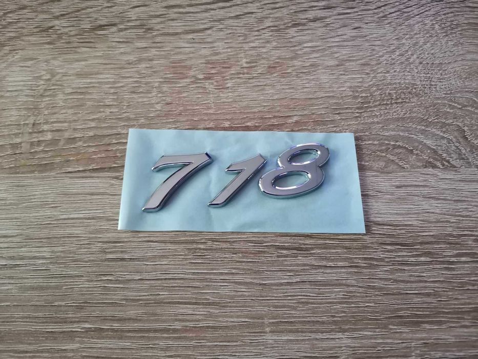 Порше Porsche 718 сребрист надпис емблема