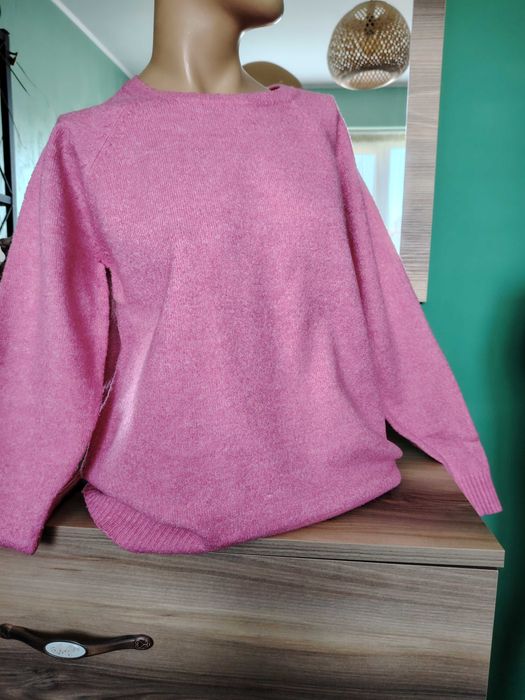 Леки пуловери размер М и S