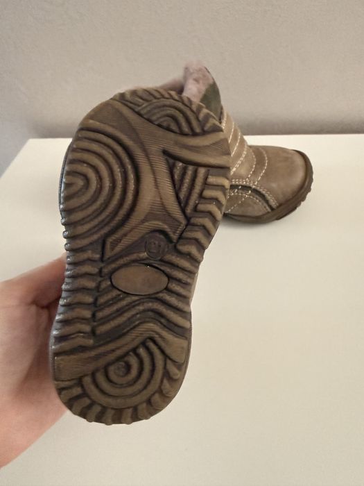 Продам зимнюю обувь мальчику