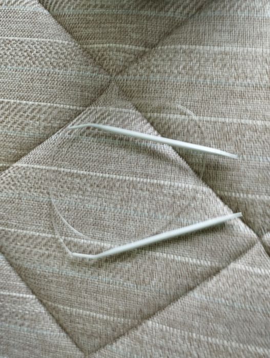 Пряжа новая со спицами