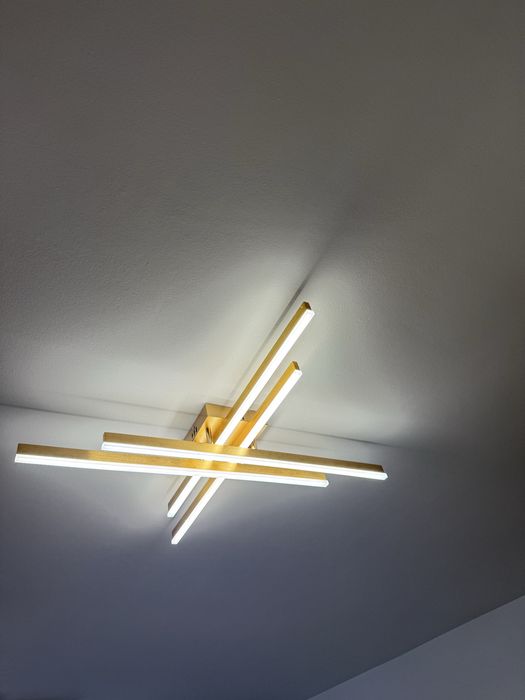 Lustra led cu telecomanda , stare foarte buna