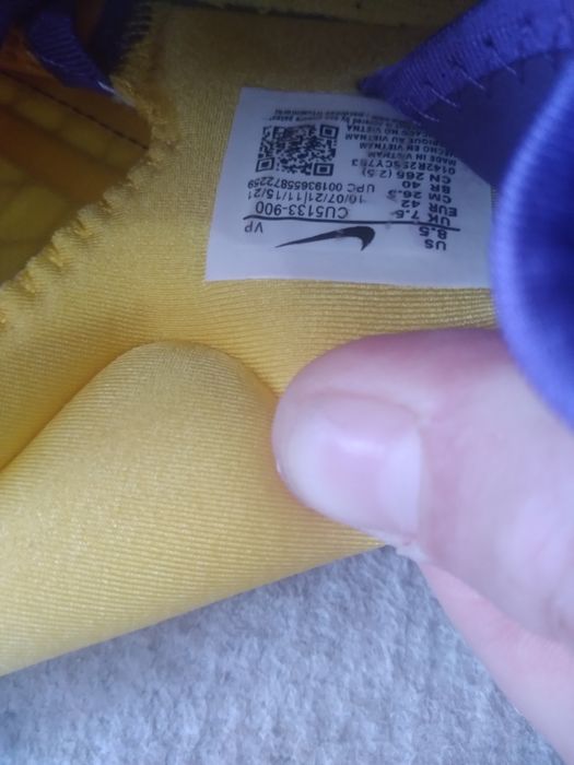 Продам кроссовки новые