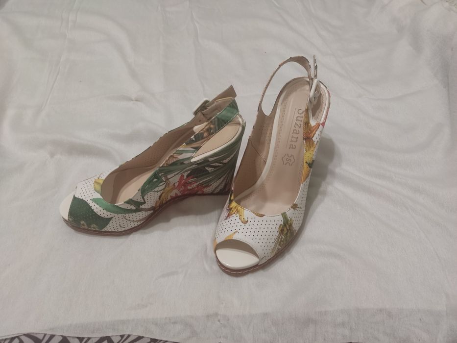 Продаются босоножки 39-40 размера