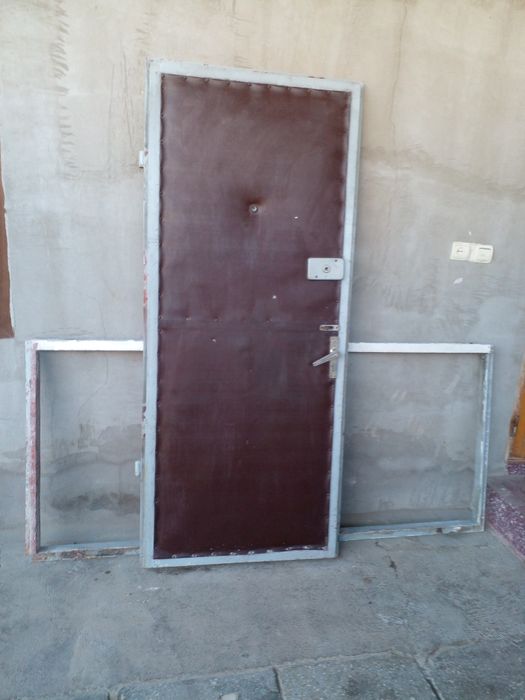 Eshik srochna sotiladi