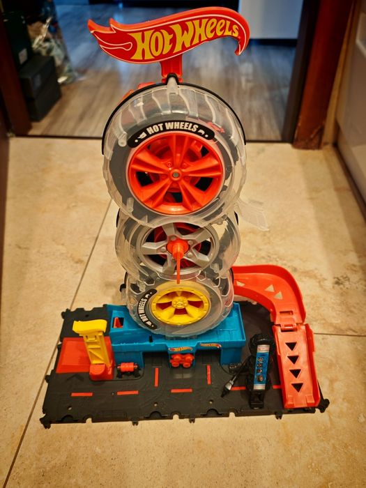 Hot Wheels Atelierul de pneuri