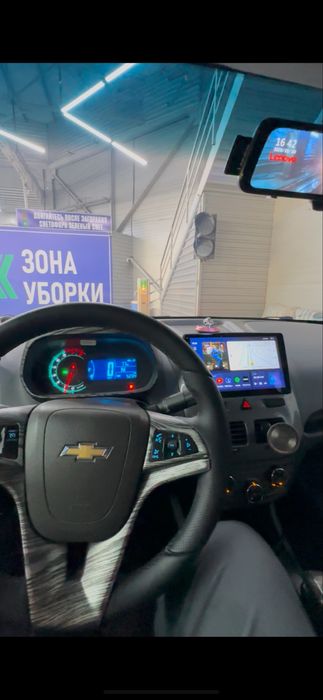 Свой кобальт мокрый асфальт