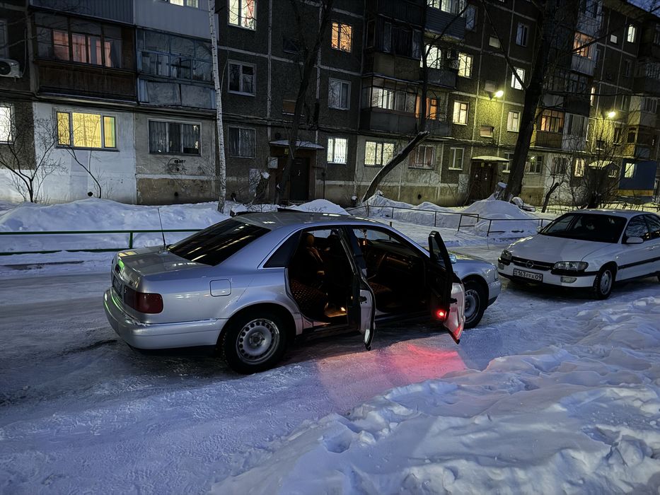 Срочно Ауди А8 Д2