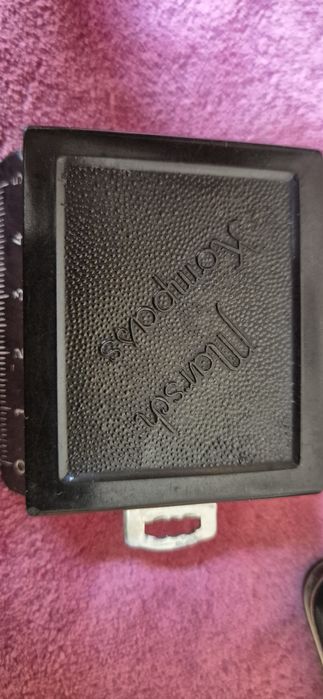 Продавам компас , ножче и фенер.