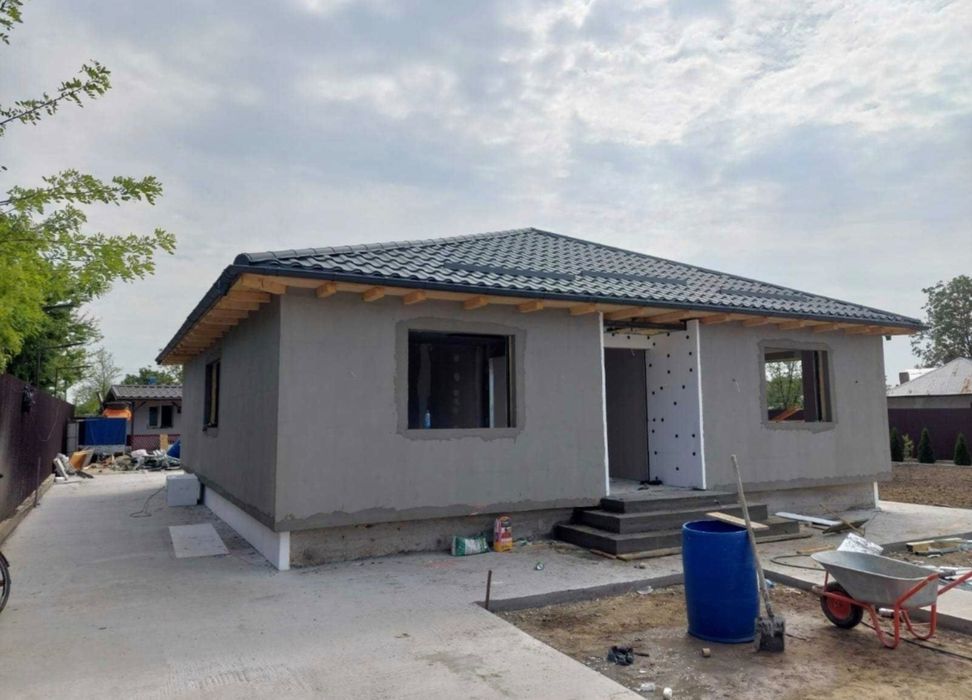 Vând case pe structura metalica