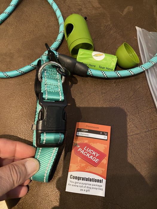 Повод с каишка  и контейнер с найлонови торбички