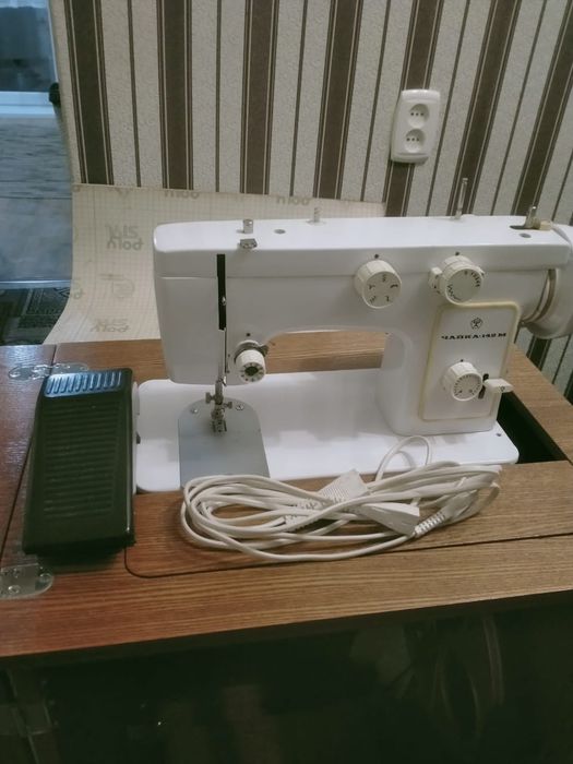Продам швейную машинку