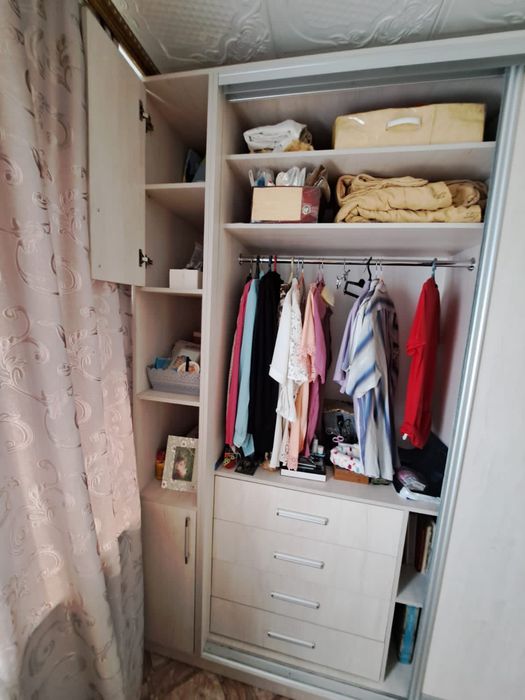 Спальный модный красивый вместительный шкаф