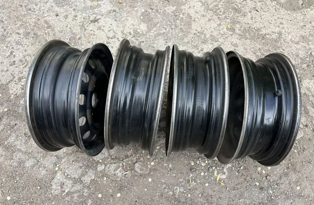 Продам штампованные диски R15 5/105