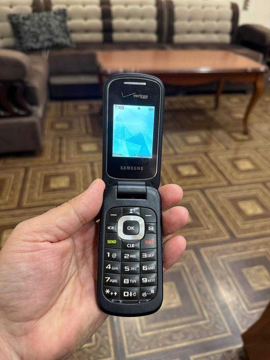 Продается телефон Самсунг густо 3 с номером