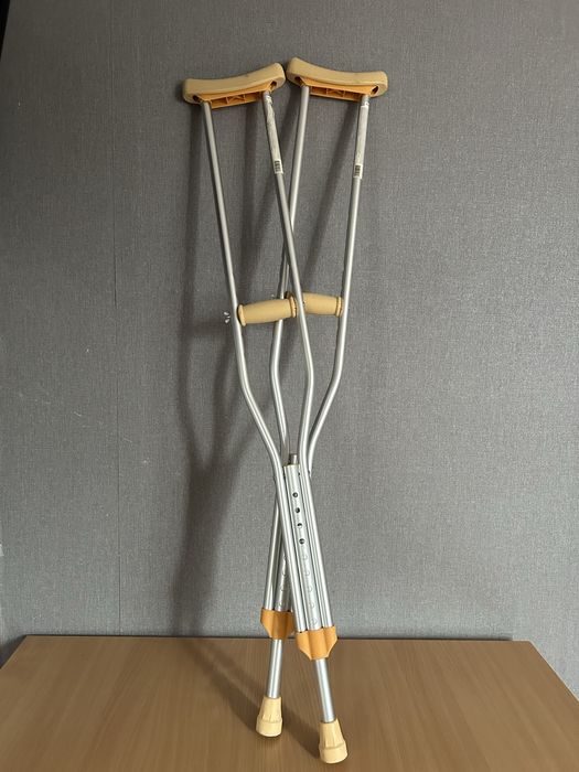 Подмышечные костыли (пара)