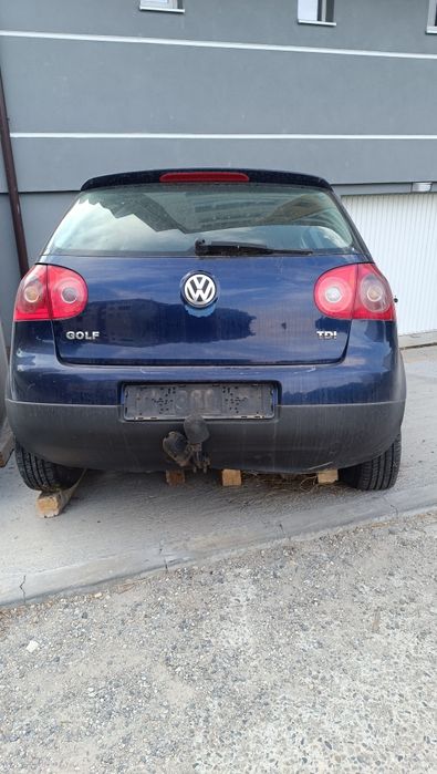Продавам Голф 5 1.9 105кс. на ЧАСТИ, както и ВСЯКАКВИ други Голф 5ци