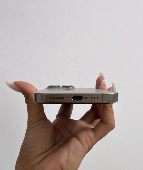 iPhone15 pro в хорошем состоянии