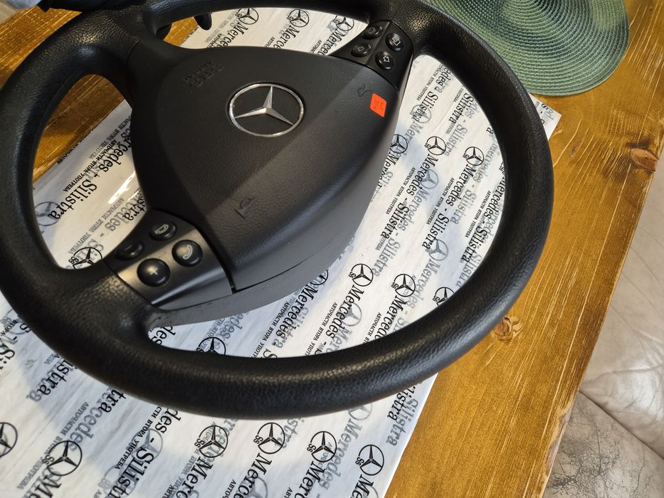 W169 Мерцедес класа волан