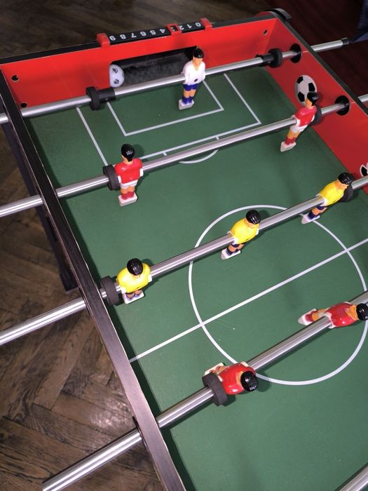 Vând masa de fotbal (fussball /kicker)