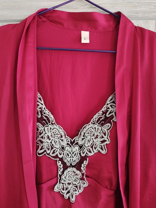 Бордовый пинюар,