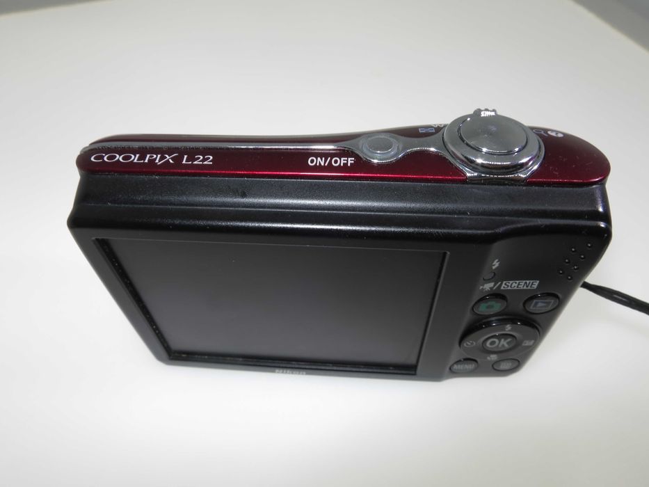 Nikon Coolpix L22 компактен цифров фотоапарат, червена дигитална камера, 12 мегапиксела, голям екран, тествана и работи отлично