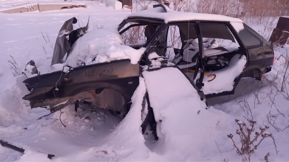 Прадаю на разбор 2114.