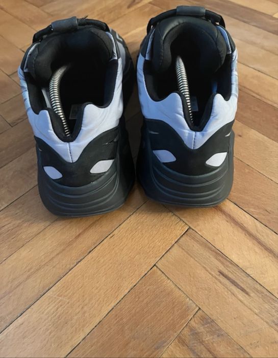 Adidasi Yeezy 700 100% originali