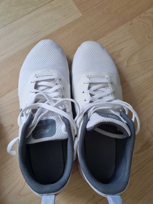 Спортни обувки Air Max Tavas в сиви нюанси