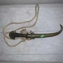 Cutit cu teaca din alama cu tenta arabeasca