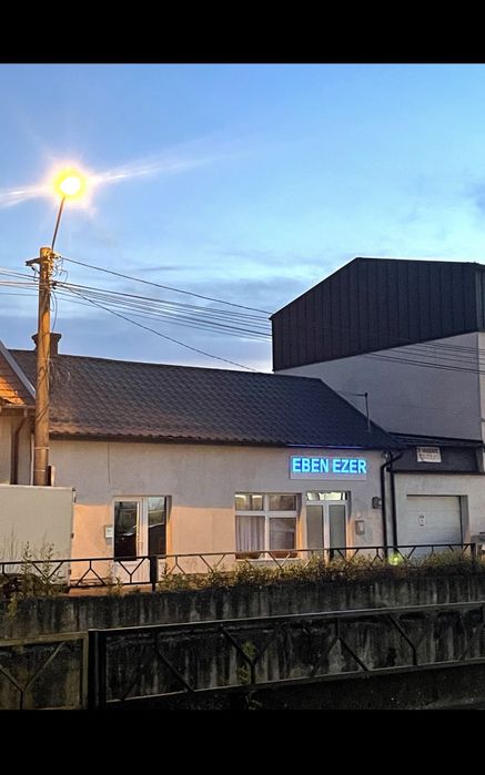 Casa de vanzare  2 spatii comerciale  central -furnica