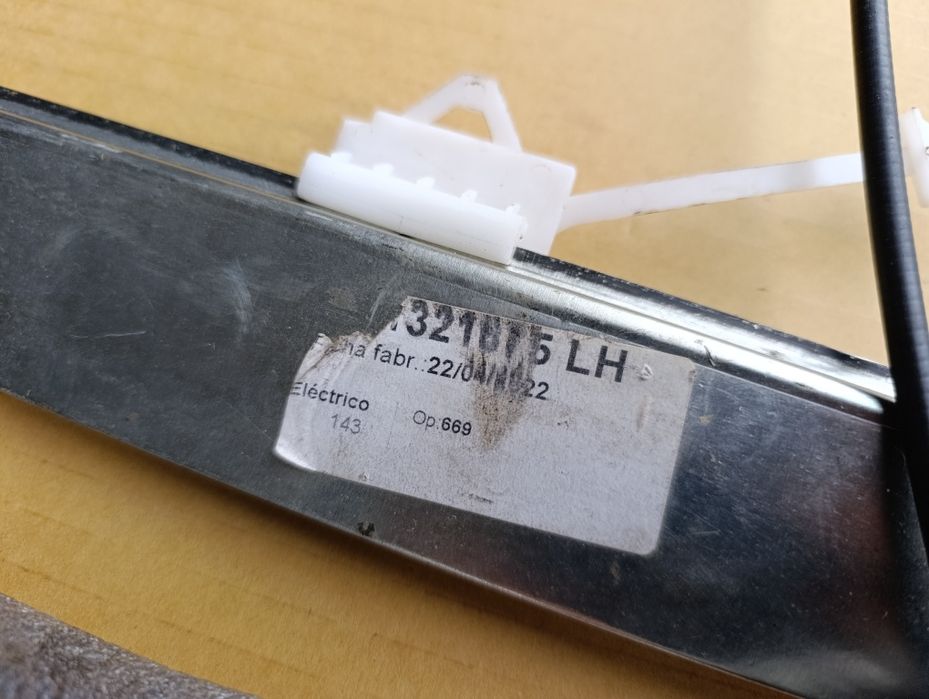 Macara geam electric usa stanga Iveco Stralis Trakker 5801321875LH