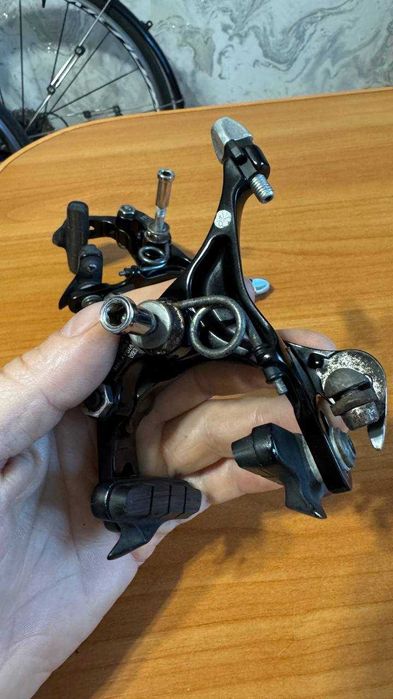 Тормоза клещевые Shimano BB-R561
